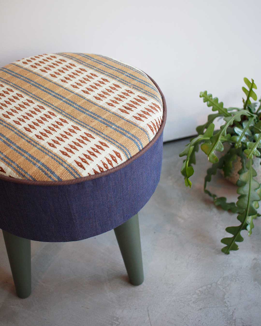 Retro Style Round Stool